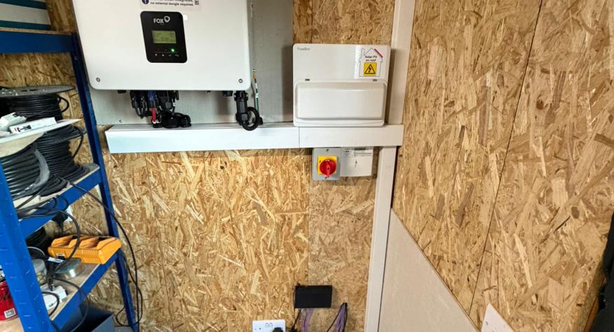 12 Flat Roof Mounted Solar Panels with Hybrid Inverter and 10Kwh of Battery storage