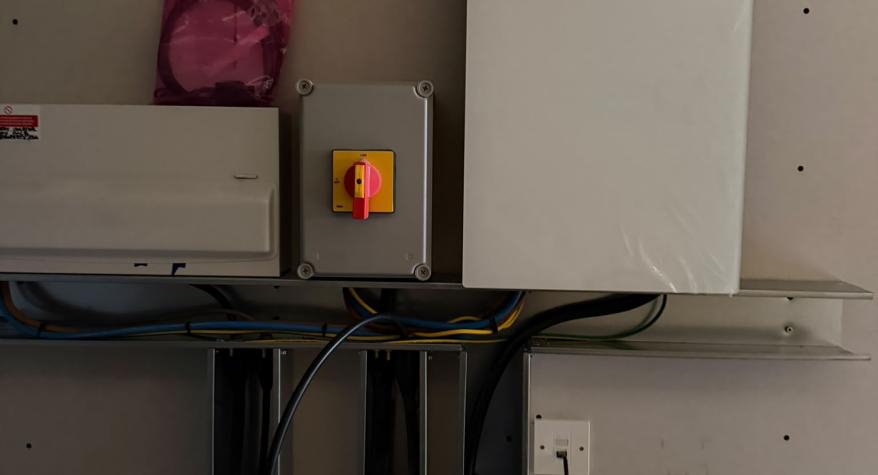 Tesla Powerwall 3 with Expansion battery and Gateway 2 for whole home back up. Installed in Maidstone