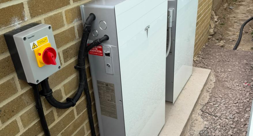 Tesla Powerwall 3 with Expansion battery and Gateway 2 for whole home back up. Installed in Maidstone