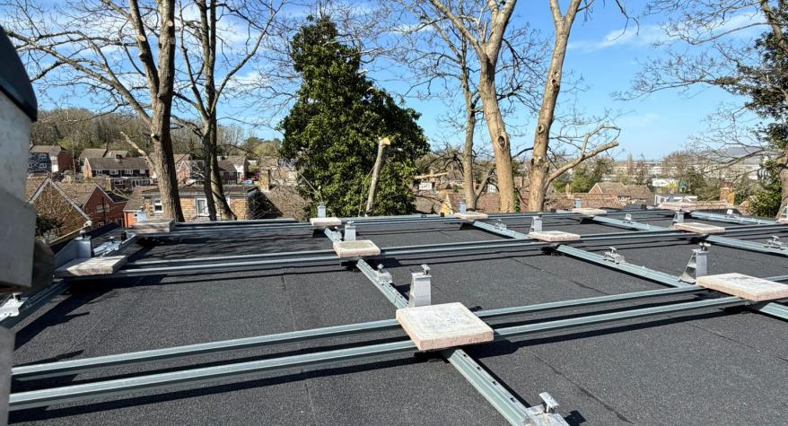 12 Flat Roof Mounted Solar Panels with Hybrid Inverter and 10Kwh of Battery storage